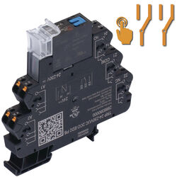 2 váltóérintkező, ellenőrző gombbal